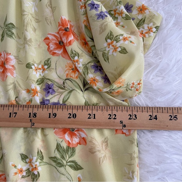 NYDJ Womens Floral Pintuck Blouse Size Large Yellow 3/4 Sleeve V Neck Pullover - Picture 7 of 9